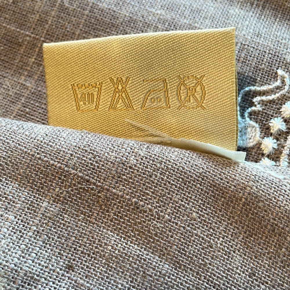 Table Runner - Picture 6 of 6